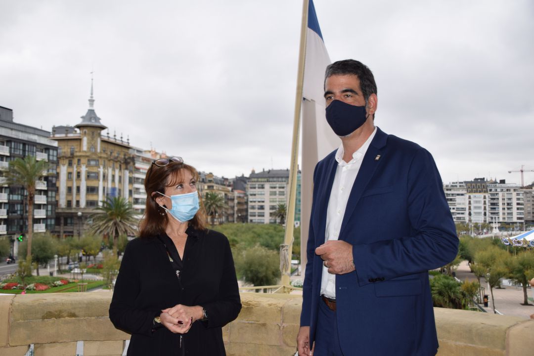 La alcaldesa de Biarritz, Maider Arosteguy, y el primer edil donostiarra, Eneko Goia La alcaldesa de Biarritz, Maider Arosteguy, y el primer edil donostiarra, Eneko Goia