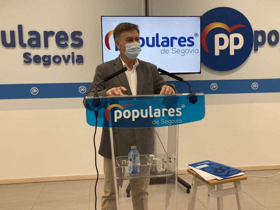 El secretario general del PPCyL, Francisco Vázquez, durante la rueda de prensa. El secretario general del PPCyL, Francisco Vázquez, durante la rueda de prensa.