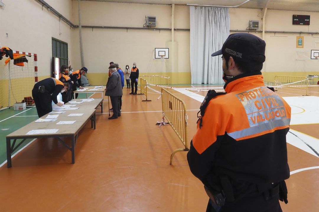 El polideportivo de Pedrajas alberga las pruebas masivas de PCR a los vecinos de la localidad. El polideportivo de Pedrajas alberga las pruebas masivas de PCR a los vecinos de la localidad.