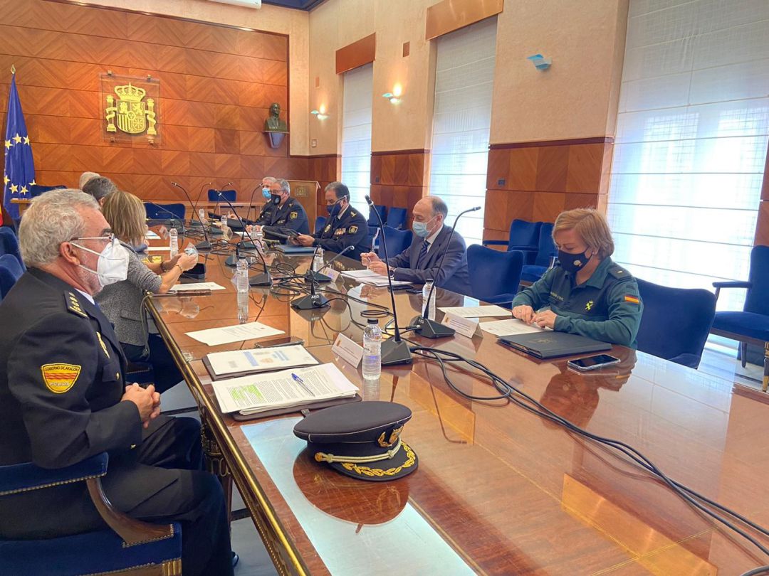 Un dispositivo especial de seguridad trabajará del 9 al 14 de octubre para evitar aglomeraciones y celebraciones en Zaragoza. Hoy ha quedado constituido en la Delegación del Gobierno el Centro de Coordinación que establecerá todas las medidas Un dispositivo especial de seguridad trabajará del 9 al 14 de octubre para evitar aglomeraciones y celebraciones en Zaragoza. Hoy ha quedado constituido en la Delegación del Gobierno el Centro de Coordinación que establecerá todas las medidas