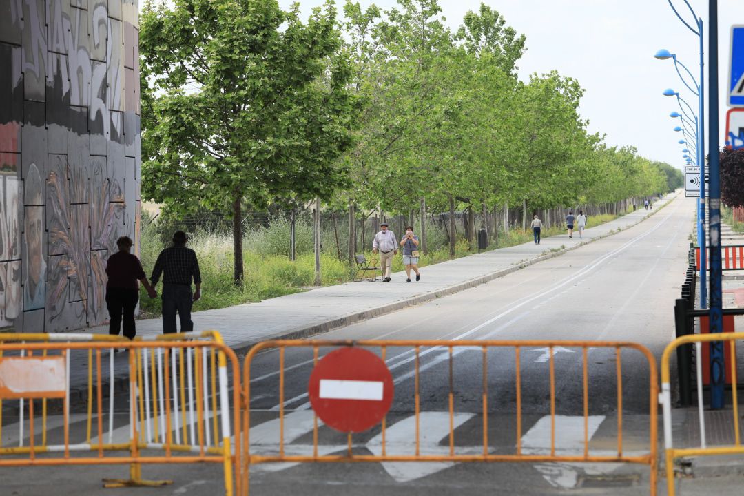 El ayuntamiento continúa con la peatonalización temporal de varias calles para favorecer el desplazamiento de los vecinos.
El ayuntamiento continúa con la peatonalización temporal de varias calles para favorecer el desplazamiento de los vecinos.