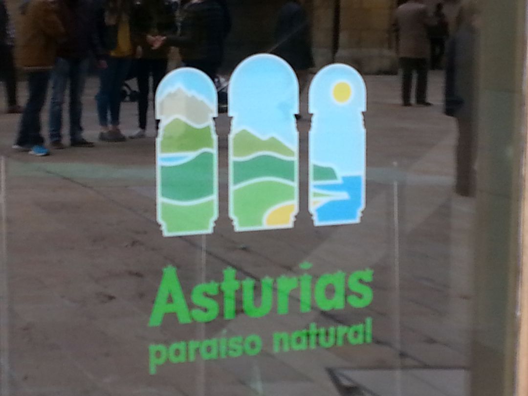 Un cartel de Asturias Paraíso Natural Un cartel de Asturias Paraíso Natural