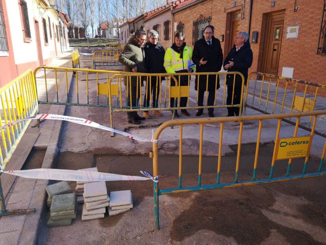 Visita en su días de representantes municipales a las obras de las Casas de Abella en el Barrio del Ave María de Palencia Visita en su días de representantes municipales a las obras de las Casas de Abella en el Barrio del Ave María de Palencia