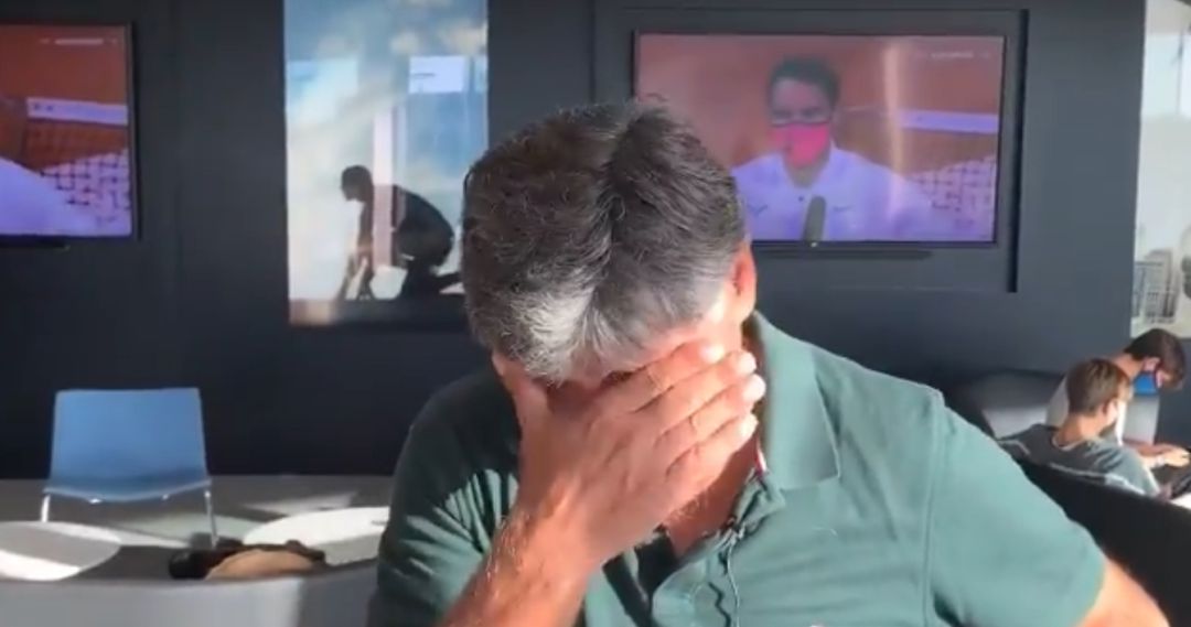 Toni Nadal, emocionado instantes después del final del partido. Toni Nadal, emocionado instantes después del final del partido.