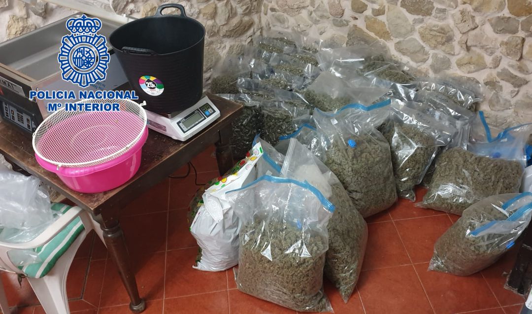 Material incautado por los agentes Material incautado por los agentes