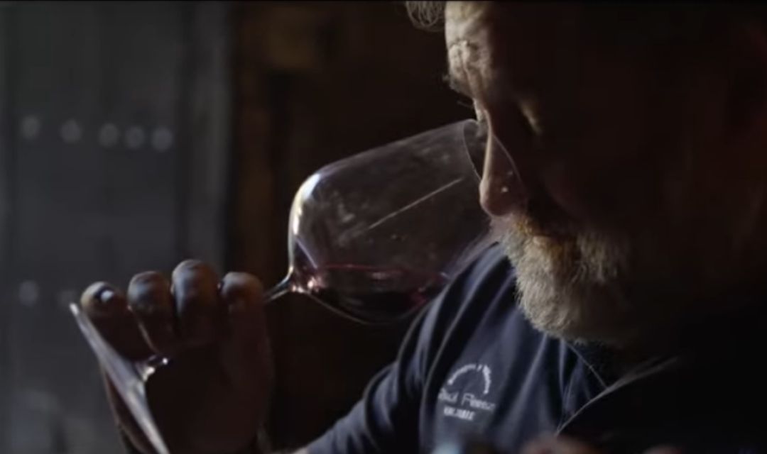 Raúl Pérez cata un vino Raúl Pérez cata un vino