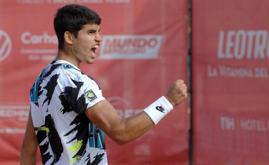 Carlos Alcaraz celebrando un punto Carlos Alcaraz celebrando un punto