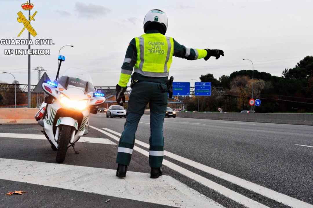 Control de Guardia Civil de Tráfico Control de Guardia Civil de Tráfico