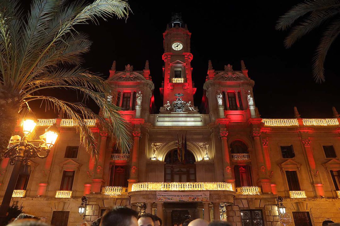 Encendido de las luces de Navidad en el edificio del Ayuntamiento de València del año 2019 Encendido de las luces de Navidad en el edificio del Ayuntamiento de València del año 2019