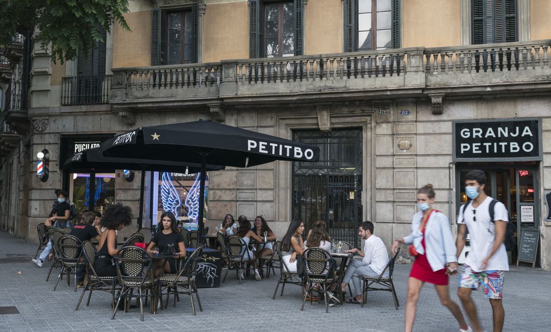 Un bar en la nueva normalidad de coronavirus. Un bar en la nueva normalidad de coronavirus.