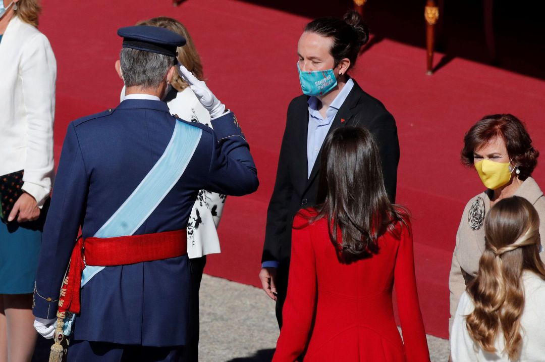 El rey Felipe saluda al vicepresidente segundo del Gobierno, Pablo Iglesias. El rey Felipe saluda al vicepresidente segundo del Gobierno, Pablo Iglesias.