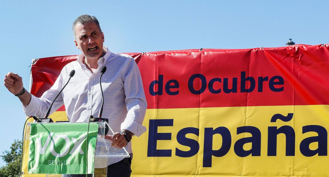 El secretario general de VOX, Javier Ortega Smith, participa en Sevilla en un acto público de VOX bajo el lema “Por España, con el Rey” con motivo del día de la Hispanidad. El secretario general de VOX, Javier Ortega Smith, participa en Sevilla en un acto público de VOX bajo el lema “Por España, con el Rey” con motivo del día de la Hispanidad.