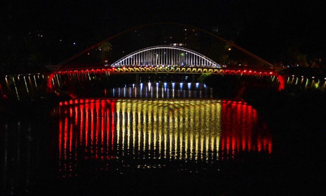 Murcia ilumina sus espacios más emblemáticos con la bandera de España Murcia ilumina sus espacios más emblemáticos con la bandera de España
