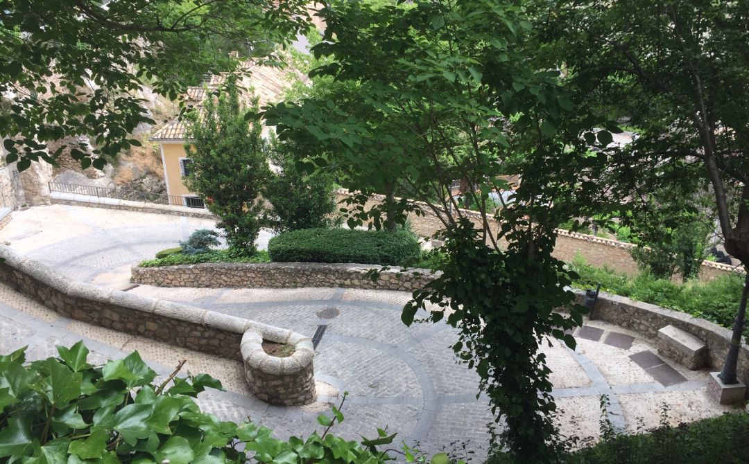 Las escaleras se plantean en la subida por el barrio de San Martín hasta la Plaza de Cecilio Albendea Las escaleras se plantean en la subida por el barrio de San Martín hasta la Plaza de Cecilio Albendea