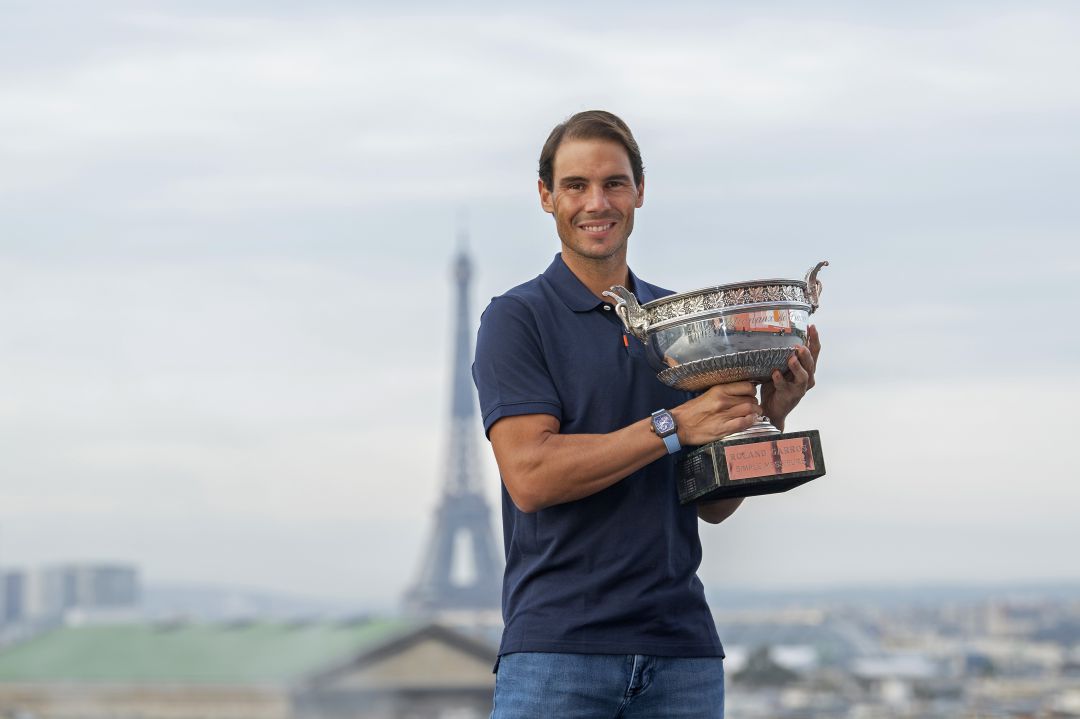 Rafa Nadal, en una foto con la Torre Eiffel en París Rafa Nadal, en una foto con la Torre Eiffel en París