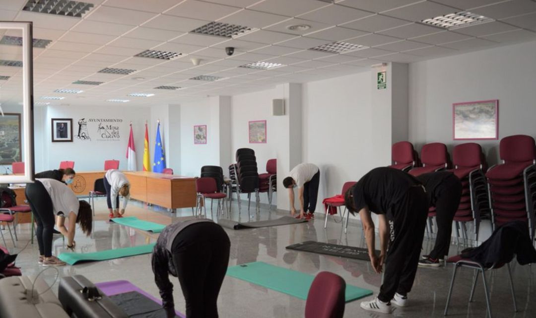 Trabajadores del ayuntamiento realizando ejercicio Trabajadores del ayuntamiento realizando ejercicio