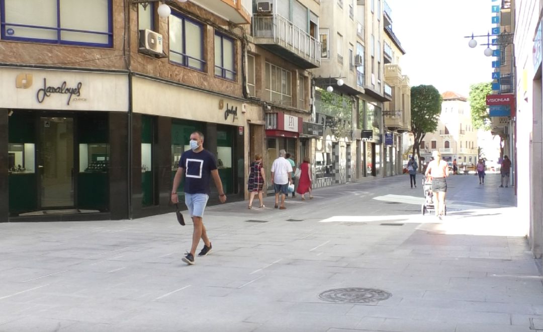Gente por la calle en Elche Gente por la calle en Elche