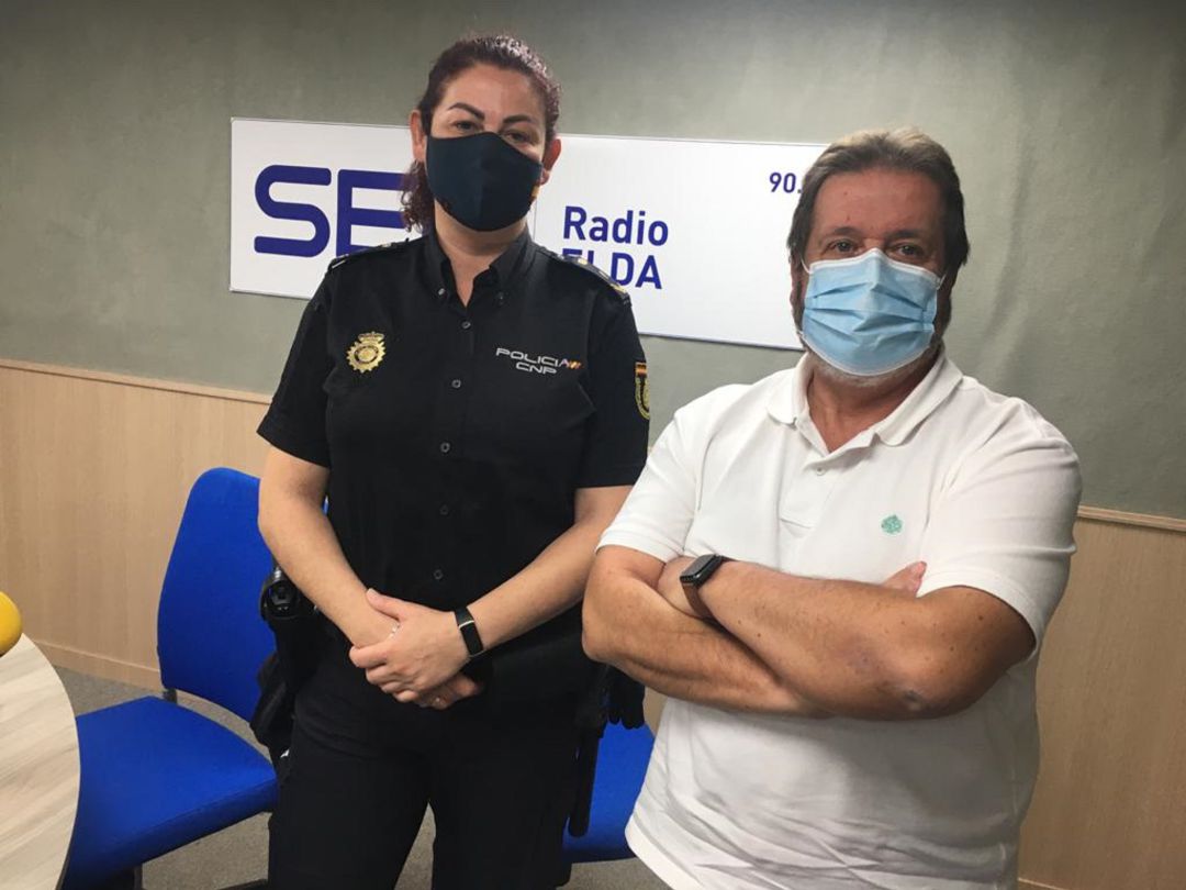 La agente Estefanía Cantó y el enfermero José José Gil La agente Estefanía Cantó y el enfermero José José Gil