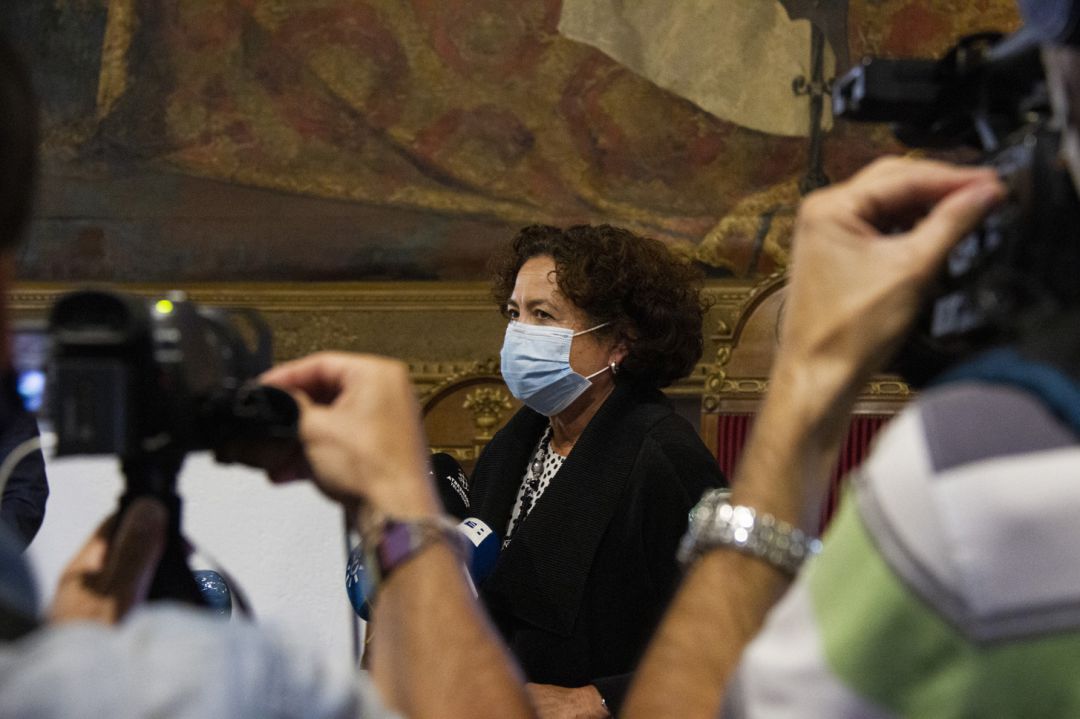 La rectora de la UGR, Pilar Aranda, atiende a los periodistas tras la decisión de clausura de las clases presenciales durante dos semanas decretada por la Junta La rectora de la UGR, Pilar Aranda, atiende a los periodistas tras la decisión de clausura de las clases presenciales durante dos semanas decretada por la Junta