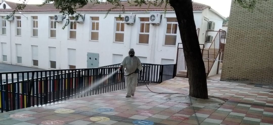 Tareas de desinfección en Huelma. Tareas de desinfección en Huelma.