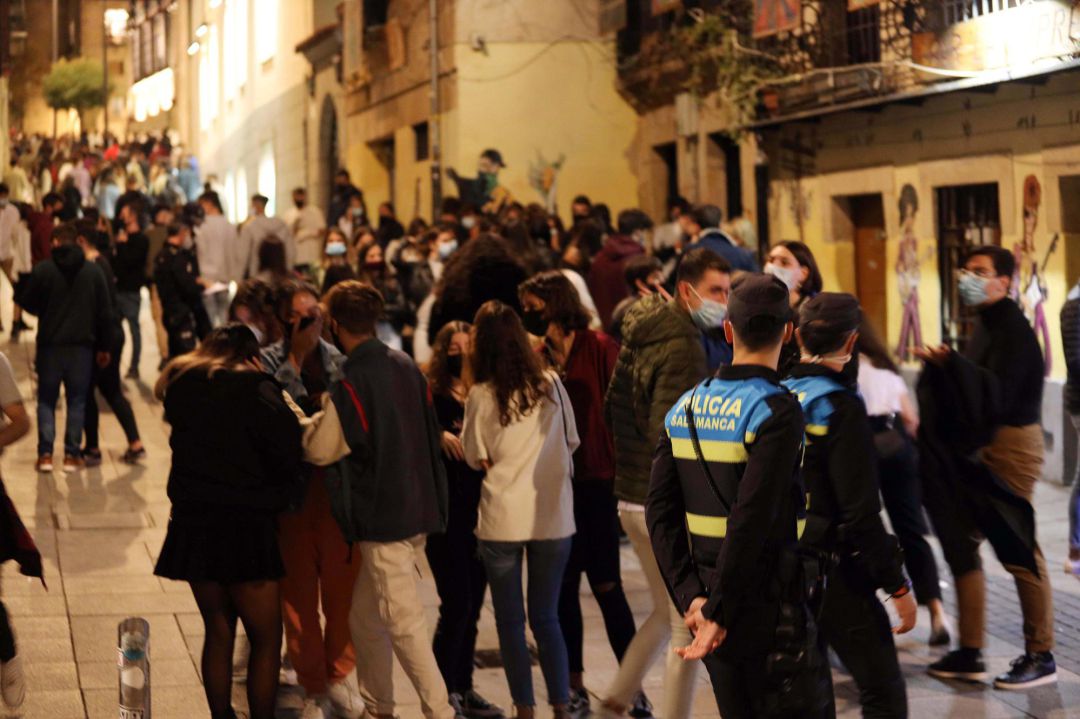 Imagen de la confluencia entre la calle Varillas y la calle Consuelo de Salamanca. Imagen de la confluencia entre la calle Varillas y la calle Consuelo de Salamanca.