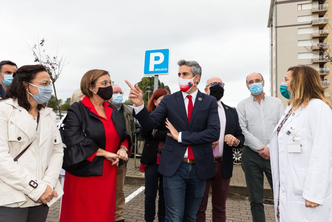 El vicepresidente y consejero de Universidades, Igualdad, Cultura y Deporte, Pablo Zuloaga, acompañado por el consejero de Sanidad, Miguel Rodríguez, visitan el Hospital de Laredo
SALUD ESPAÑA EUROPA CANTABRIA
GOBIERNO
El vicepresidente y consejero de Universidades, Igualdad, Cultura y Deporte, Pablo Zuloaga, acompañado por el consejero de Sanidad, Miguel Rodríguez, visitan el Hospital de Laredo
SALUD ESPAÑA EUROPA CANTABRIA
GOBIERNO
