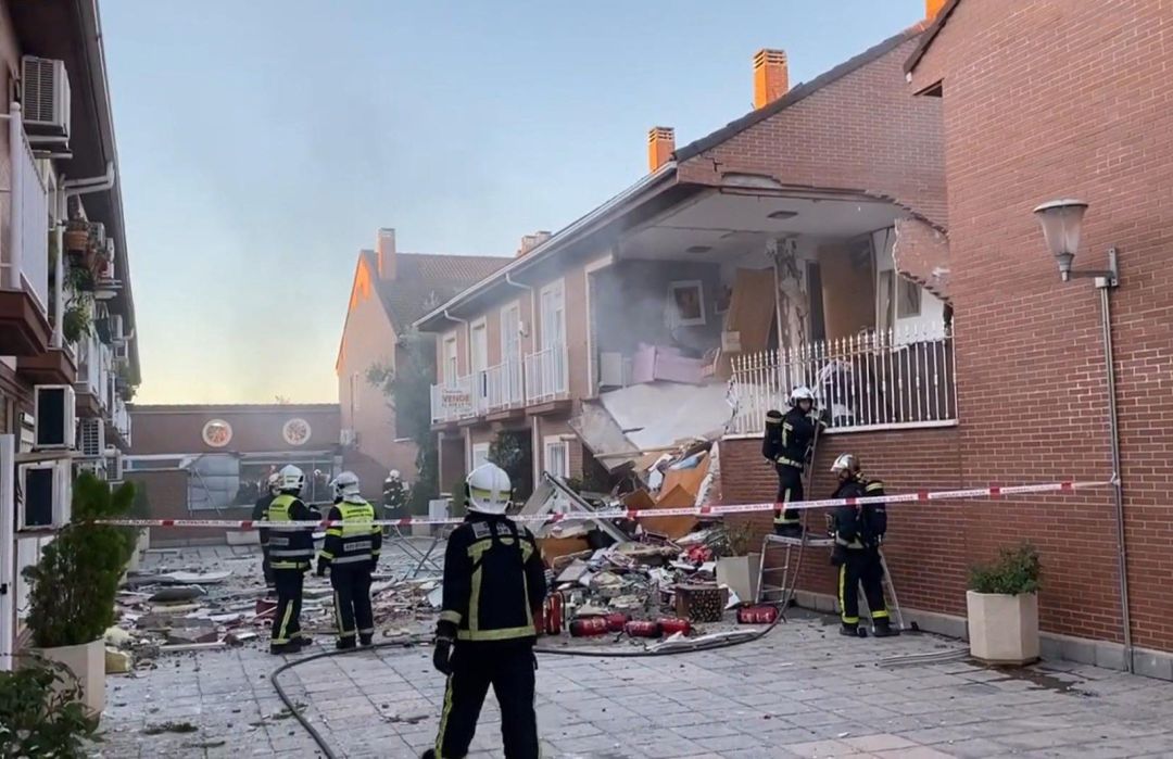 El suceso ocurría el domingo por la mañana y la vivienda ha sufrido graves daños como consecuencia de una explosión que no ha causado víctimas. El suceso ha ocurrido sobre las ocho de la mañana en una casa de dos plantas situada en el número 55 de la calle Fernando el Católico. El suceso ocurría el domingo por la mañana y la vivienda ha sufrido graves daños como consecuencia de una explosión que no ha causado víctimas. El suceso ha ocurrido sobre las ocho de la mañana en una casa de dos plantas situada en el número 55 de la calle Fernando el Católico.