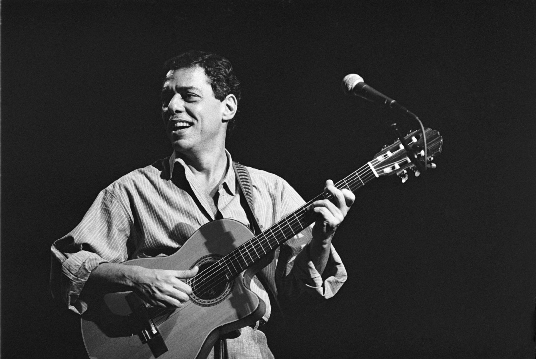 Chico Buarque durante una actuación en los años ochenta Chico Buarque durante una actuación en los años ochenta