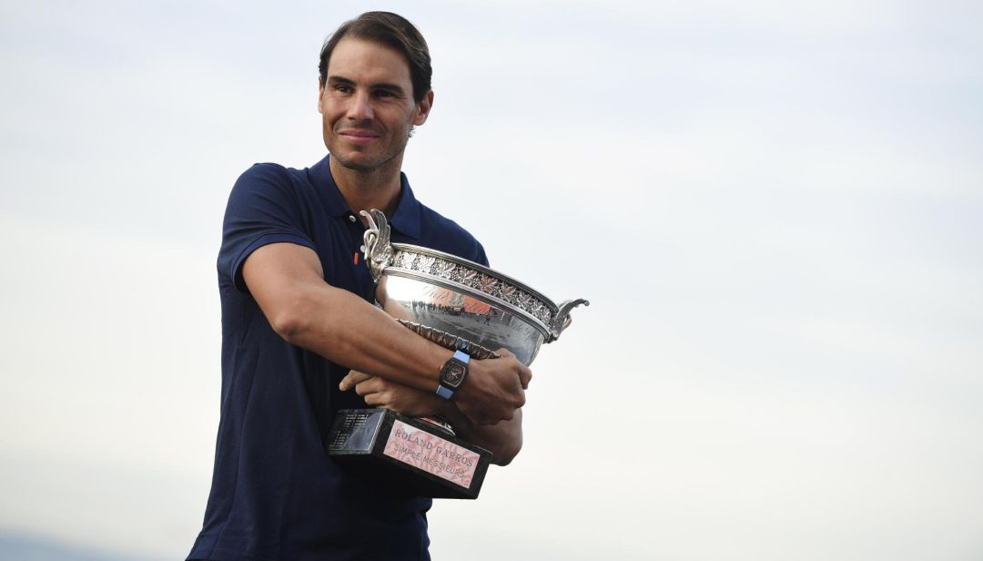 Rafa Nadal, con su trofeo de ganador de Roland Garros. Rafa Nadal, con su trofeo de ganador de Roland Garros.