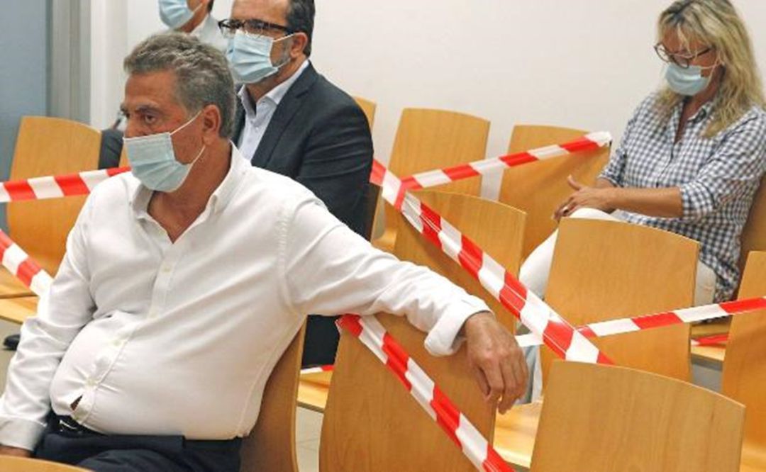 El empresario Enrique Ortiz y la exalcaldesa Sonia Castedo en una de las sesiones del juicio por el presunto amaño del PGOU de Alicante. El empresario Enrique Ortiz y la exalcaldesa Sonia Castedo en una de las sesiones del juicio por el presunto amaño del PGOU de Alicante.