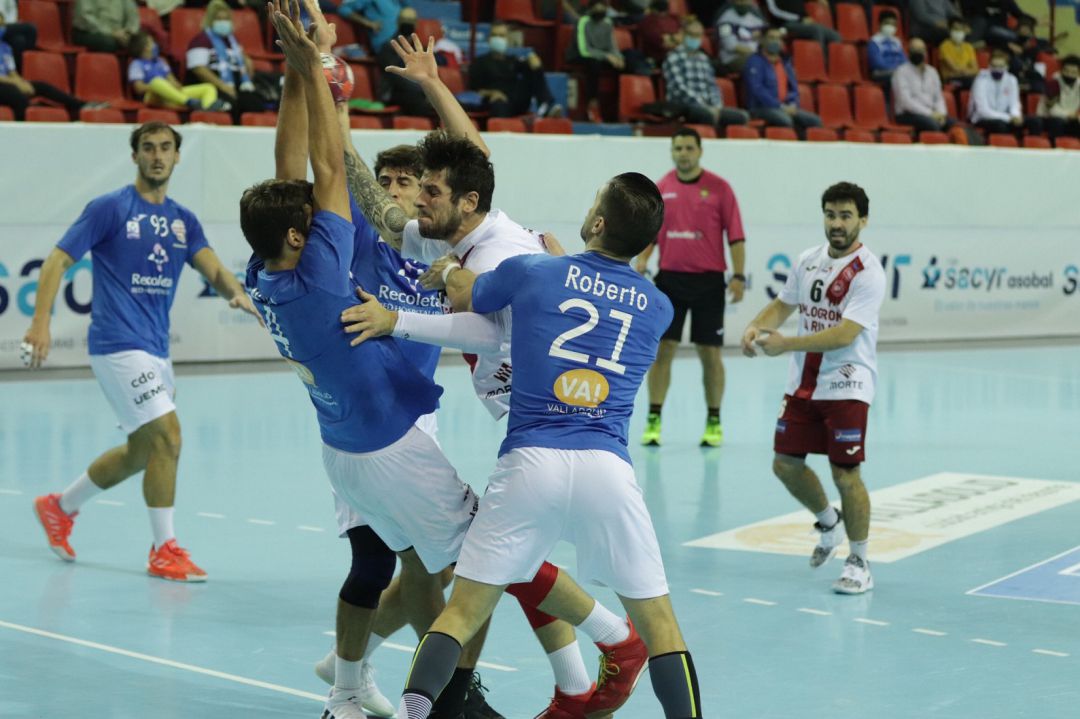 Moreira, ex jugador del Villa de Aranda, durante un lance del encuentro ante Valladolid este miércoles. Moreira, ex jugador del Villa de Aranda, durante un lance del encuentro ante Valladolid este miércoles.