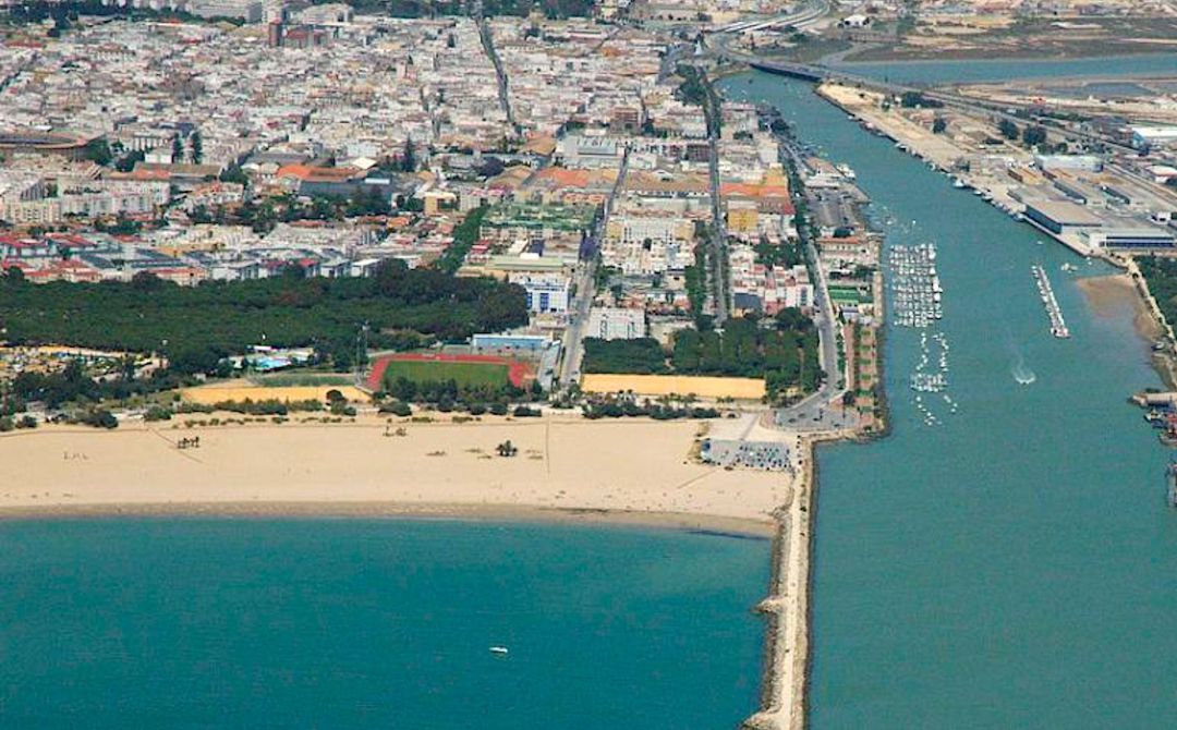 Suelo potuario objeto del convenio urbanístico, junto a la playa de La Puntilla Suelo potuario objeto del convenio urbanístico, junto a la playa de La Puntilla