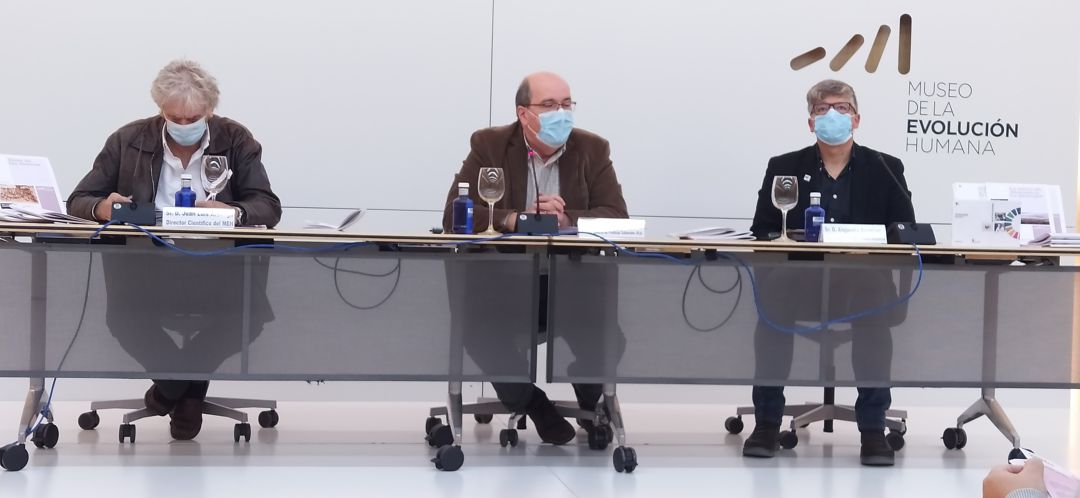 De izda a dcha: Juan Luis Arsuaga, José Ramón González y Alejandro Sarmiento De izda a dcha: Juan Luis Arsuaga, José Ramón González y Alejandro Sarmiento