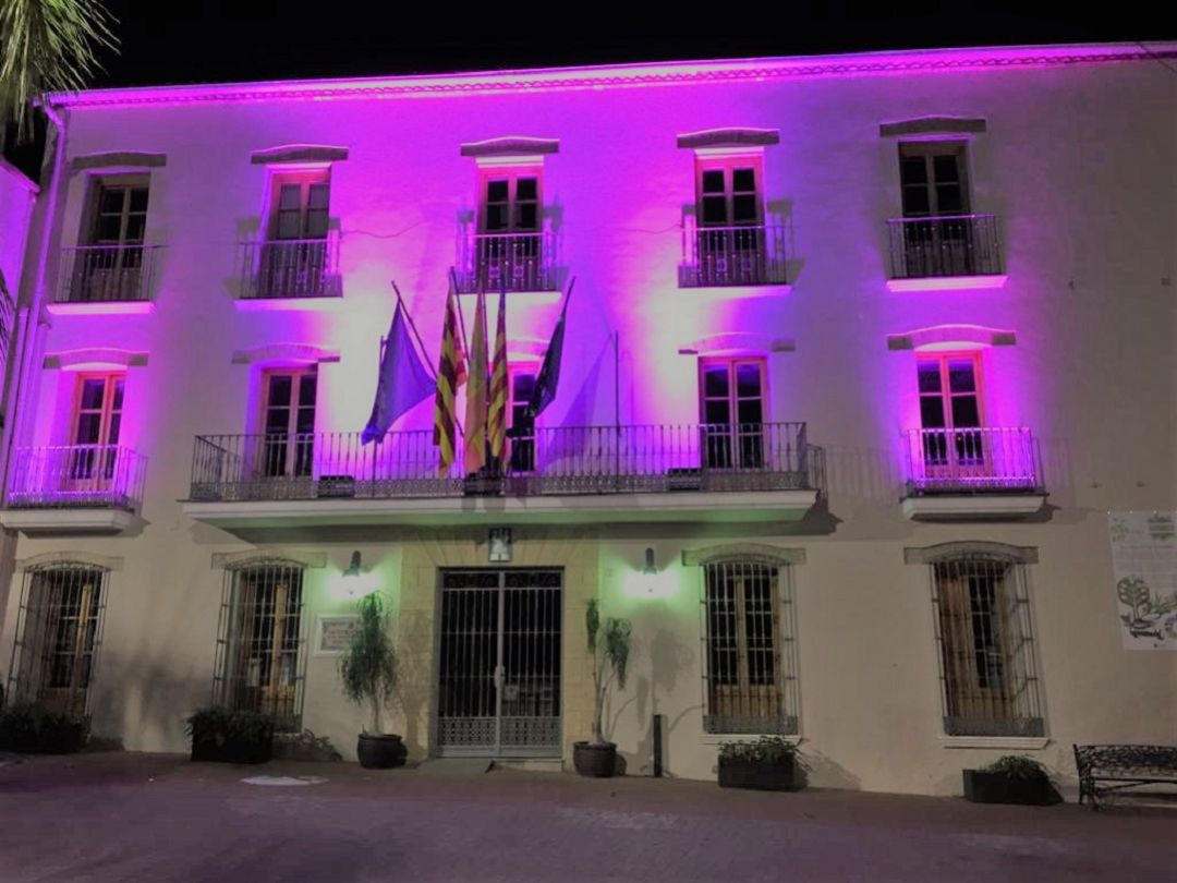 Fachada del edificio consistorial. Fachada del edificio consistorial.