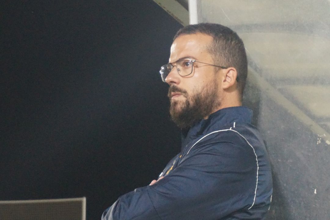 Santi Rico, entrenador del C. D. Eldense, mira el futuro con optimismo Santi Rico, entrenador del C. D. Eldense, mira el futuro con optimismo