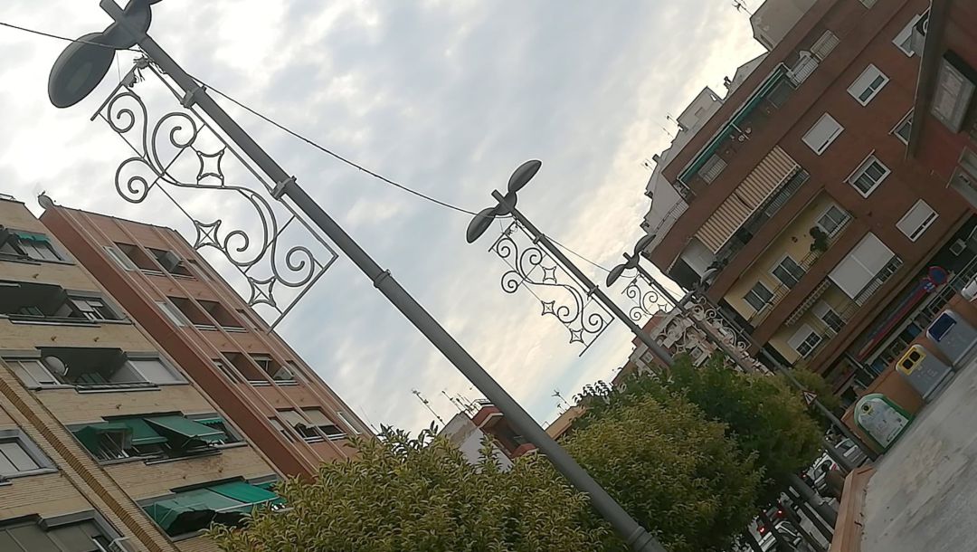 Luces de Navidad instaladas en la avenida Chapí de Elda Luces de Navidad instaladas en la avenida Chapí de Elda