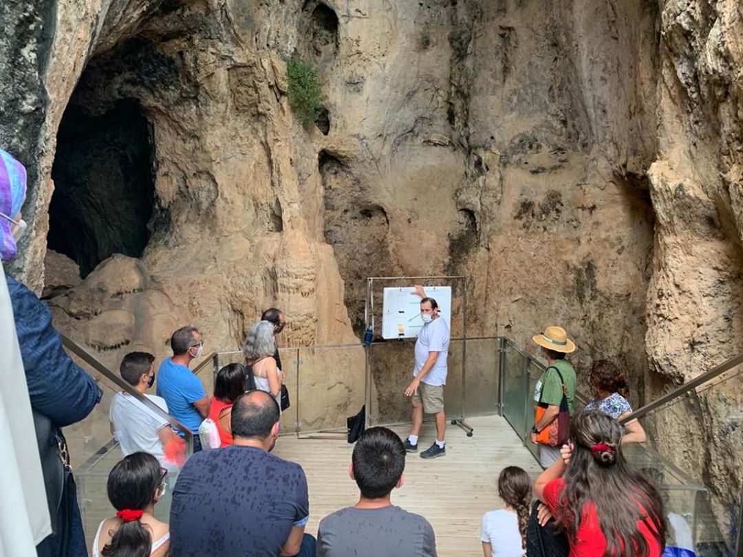 Visita a la Cova del Parpalló de #PlatjaNatura Visita a la Cova del Parpalló de #PlatjaNatura
