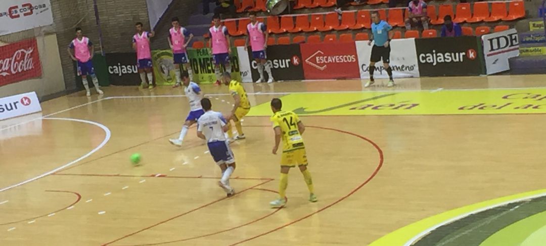 Momento del encuentro entre Jaén Paraíso y Zaragoza. Momento del encuentro entre Jaén Paraíso y Zaragoza.