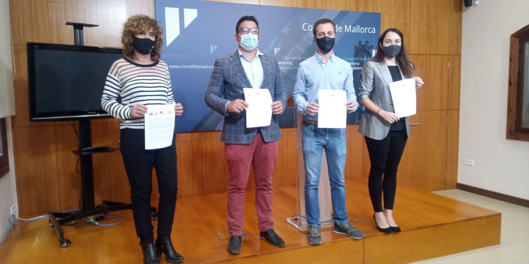 Los cuatro representantes de El PI, PP, Ciudadanos y Vox en el Consell de Mallorca.
Los cuatro representantes de El PI, PP, Ciudadanos y Vox en el Consell de Mallorca.