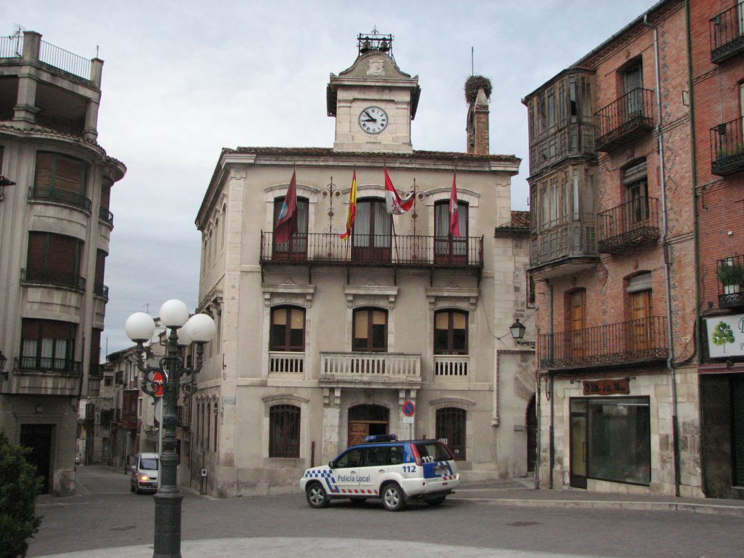 Edificio del Ayuntamiento de Cuéllar donde se van a realizar obras en la fachada y la cubierta Edificio del Ayuntamiento de Cuéllar donde se van a realizar obras en la fachada y la cubierta
