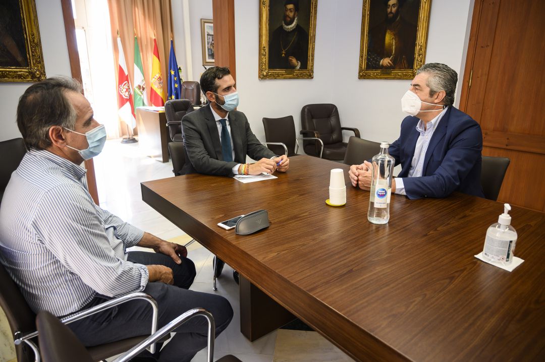 El alcalde Pacheco con el presidente Antonio Rodríguez. El alcalde Pacheco con el presidente Antonio Rodríguez.