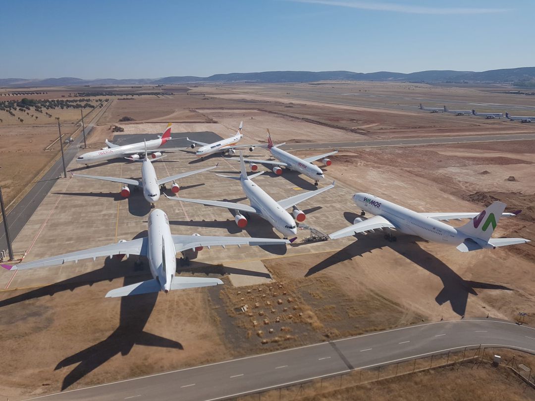 Panorámica de un grupo de aviones varados en el aeropuerto de Ciudad Real Panorámica de un grupo de aviones varados en el aeropuerto de Ciudad Real