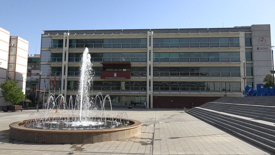 Fachada del ayuntamiento fuenlabreño en una imagen de archivo. Fachada del ayuntamiento fuenlabreño en una imagen de archivo.