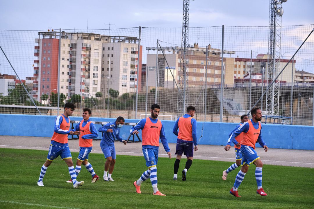 La plantilla de la Arandina durante un calentamiento. La plantilla de la Arandina durante un calentamiento.