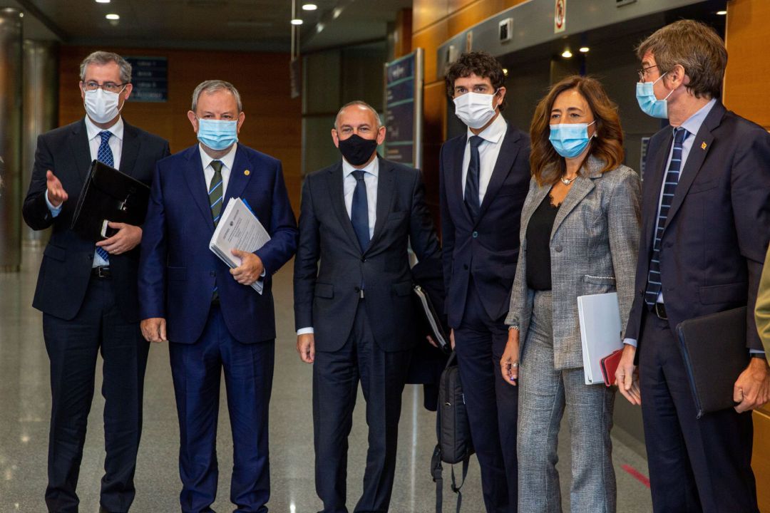 El diputado general de Gipuzkoa, Markel Olano, el consejero de Economía y Hacienda, Pedro Azpiazu, los diputados generales de Álava, Ramiro González, y Bizkaia, Unai Rementeria, la consejera de Gobernanza Pública y Autogobierno, Olatz Garamendi, y el presidente de EUDEL y alcalde de Vitora, Gorka Urtaran, al comienzo de la reunión de el Consejo Vasco de Finanzas El diputado general de Gipuzkoa, Markel Olano, el consejero de Economía y Hacienda, Pedro Azpiazu, los diputados generales de Álava, Ramiro González, y Bizkaia, Unai Rementeria, la consejera de Gobernanza Pública y Autogobierno, Olatz Garamendi, y el presidente de EUDEL y alcalde de Vitora, Gorka Urtaran, al comienzo de la reunión de el Consejo Vasco de Finanzas
