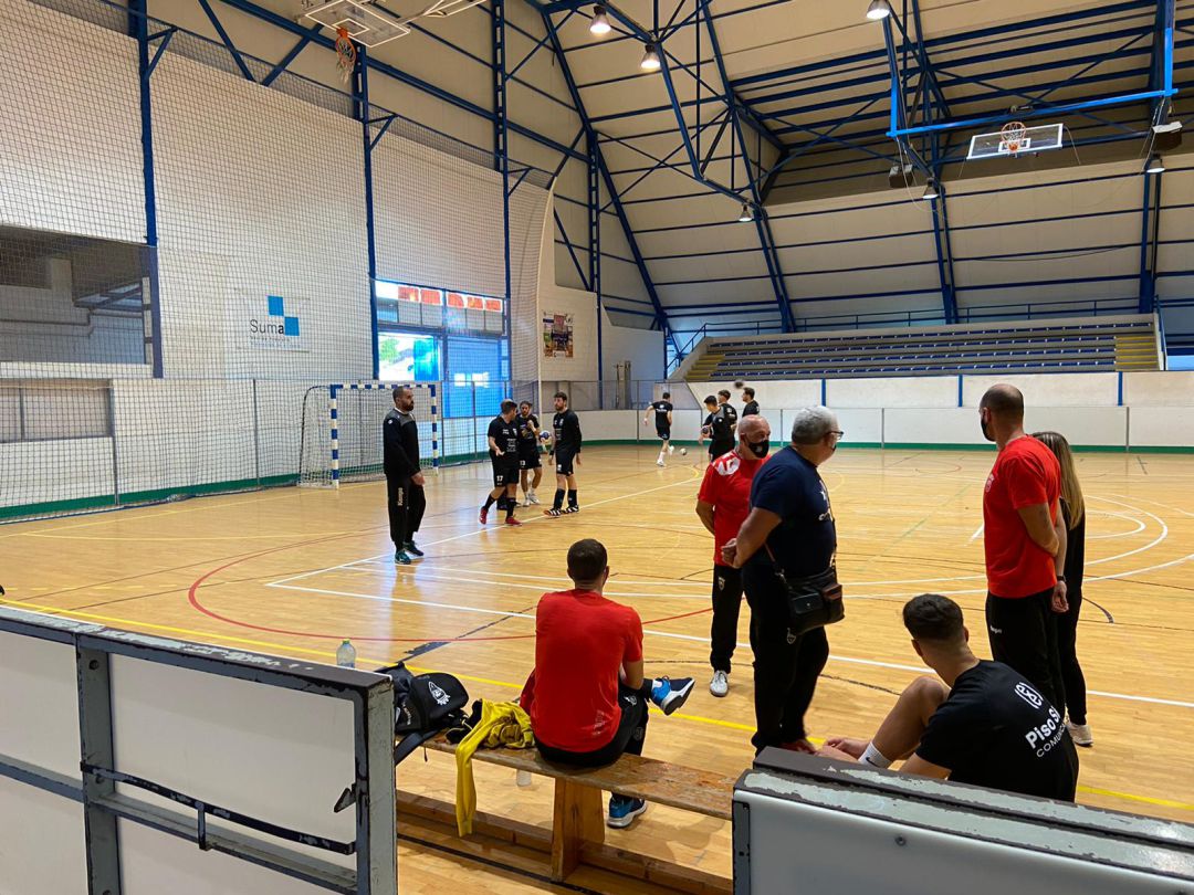 El Bm. Elda - C.E.E. se presentó el sábado en Torrevieja a jugar el partido, obli8gado por la RFEBM El Bm. Elda - C.E.E. se presentó el sábado en Torrevieja a jugar el partido, obli8gado por la RFEBM