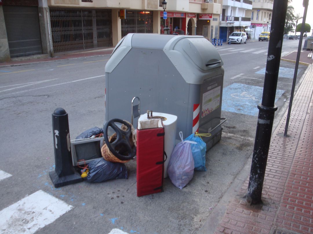 La basura deposita fuera encarece el servicio La basura deposita fuera encarece el servicio