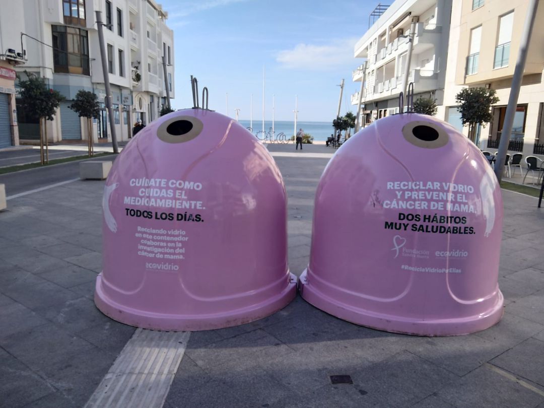 Estos son los contenedores rosas de la campaña de Ecovidrio 'Recicla vidrio por ellas' Estos son los contenedores rosas de la campaña de Ecovidrio 'Recicla vidrio por ellas'