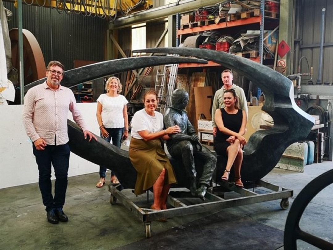 Visita de las autoridades a la escultura 'La Mirada de César'. Visita de las autoridades a la escultura 'La Mirada de César'.