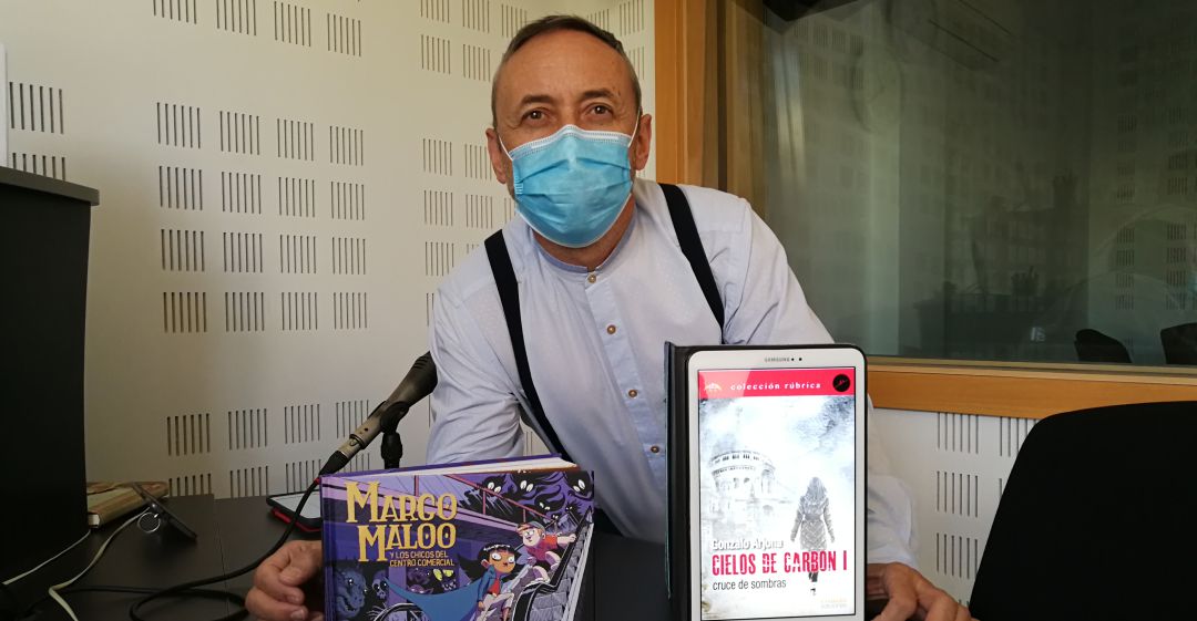 En Rincón Literario conocemos la primera parte de 'Cielos de carbón' En Rincón Literario conocemos la primera parte de 'Cielos de carbón'